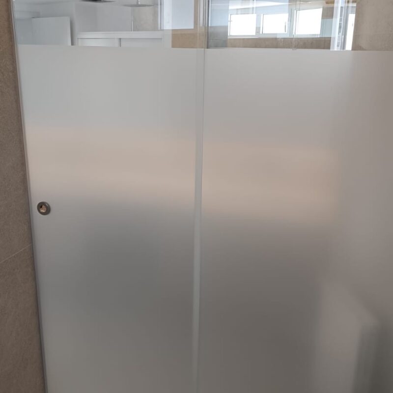 Corredera de vidrio satinado baño